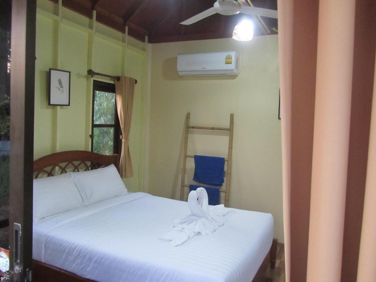 Baan Thung Home Stay Prasat Екстер'єр фото