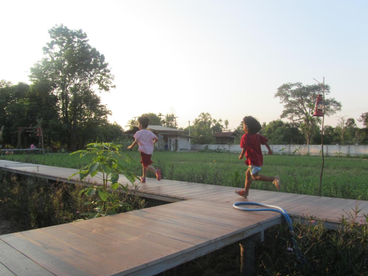 Baan Thung Home Stay Prasat Екстер'єр фото