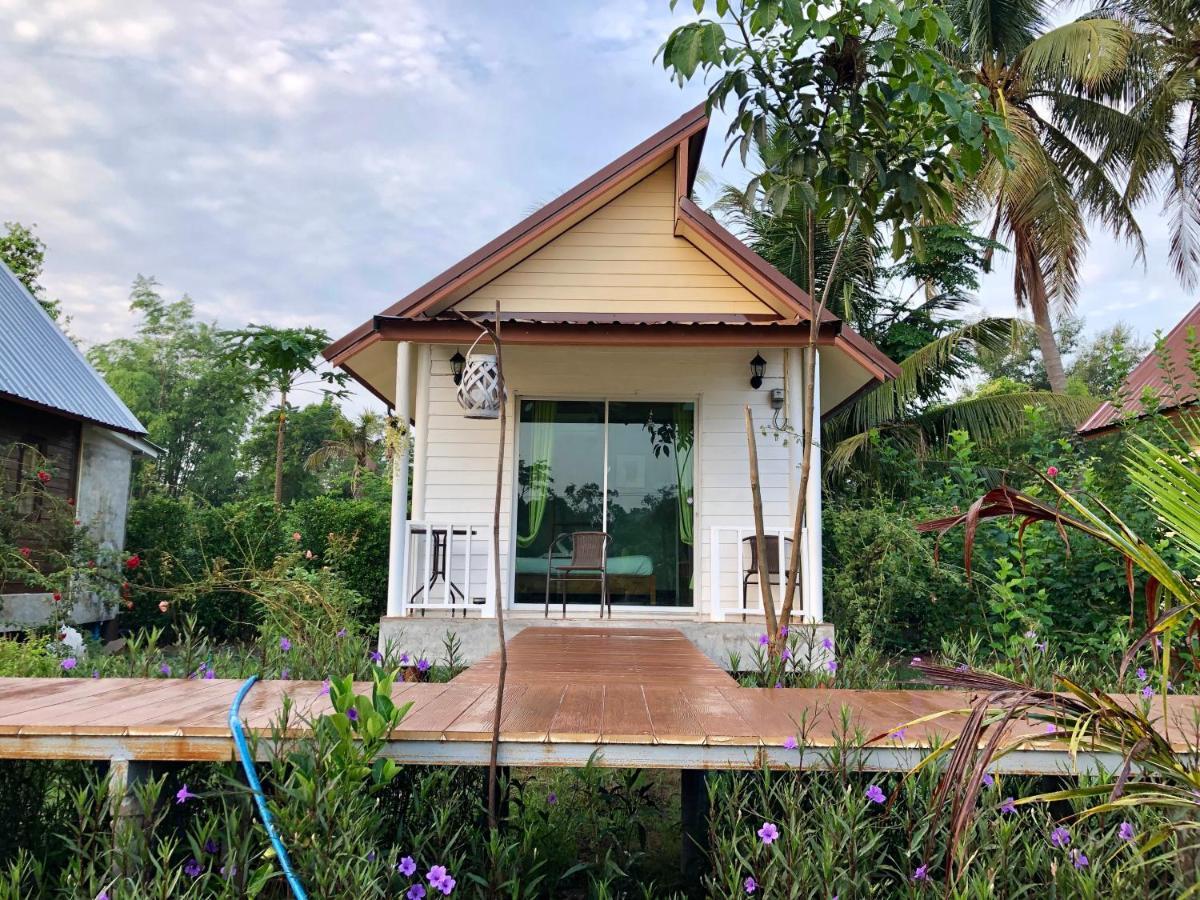 Baan Thung Home Stay Prasat Екстер'єр фото