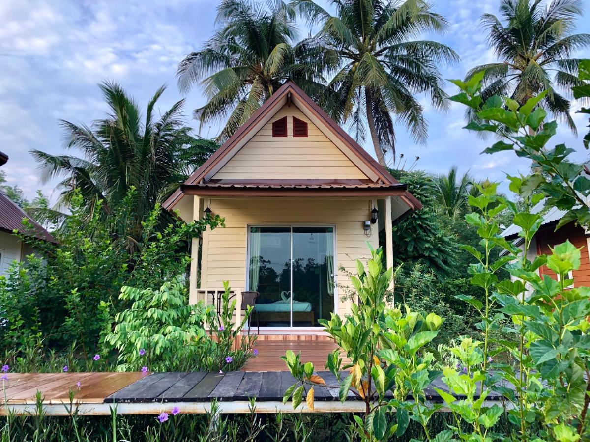 Baan Thung Home Stay Prasat Екстер'єр фото