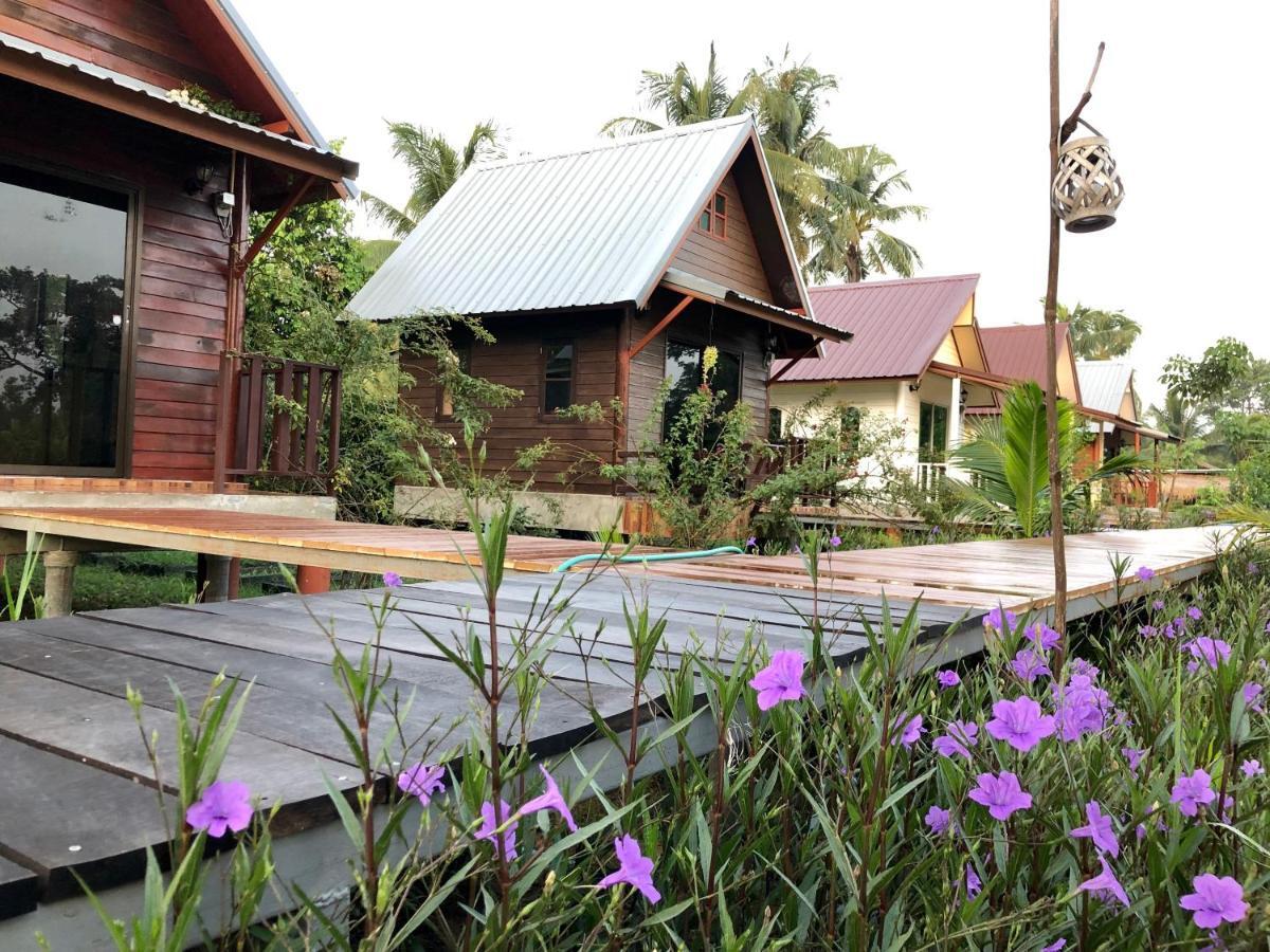 Baan Thung Home Stay Prasat Екстер'єр фото
